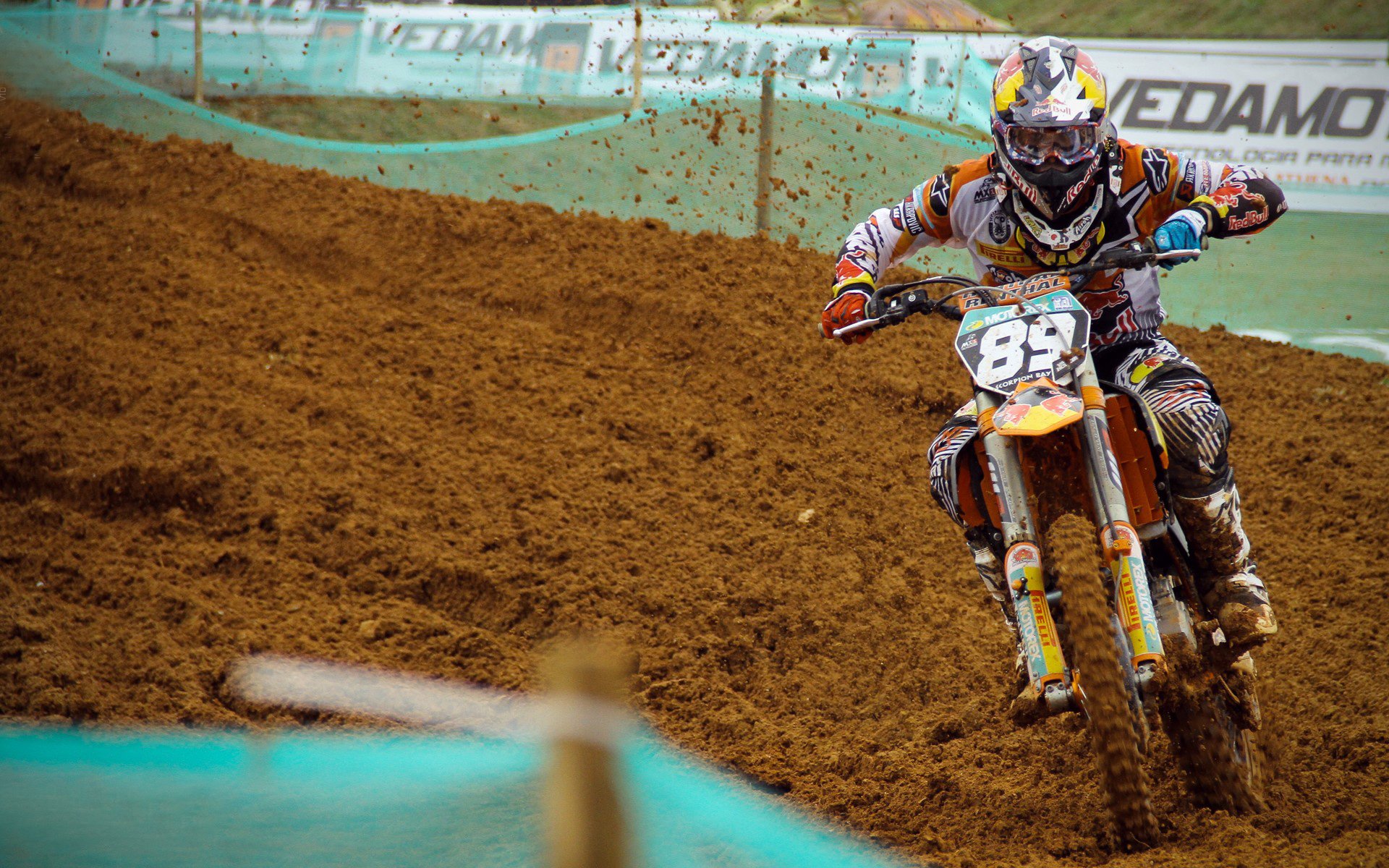 开云网页版-皇马领跑西甲，巴萨紧追在后，争冠进入白热化，1314西甲皇马vs巴萨