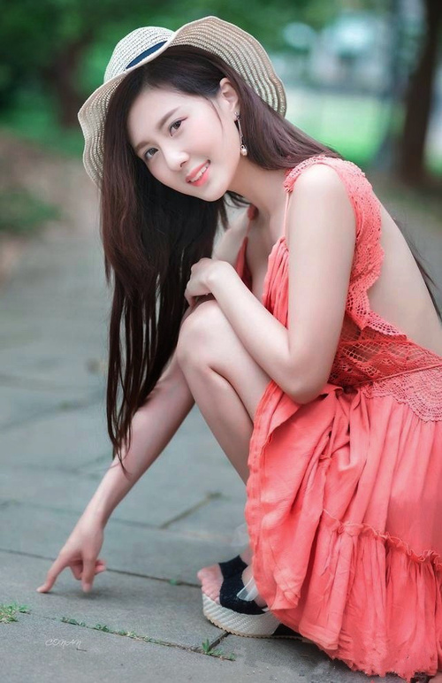 开云体育APP下载-英超裁判争议事件频发，影响联赛稳定，英超裁判年龄限制